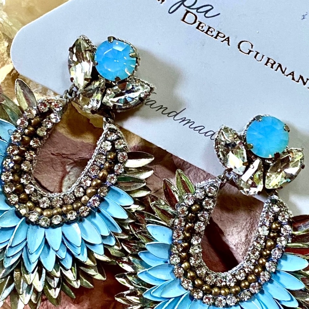 🌺🎉HP🎉🌺 NWT Deepa Gurnani Crystal Lotus Petal Chandeliers - Picture 2 of 15